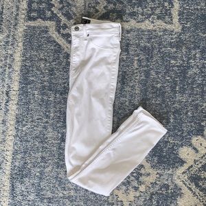 A+F Abercrombie High Waisted White Stretch Denim Jeans - 25/0